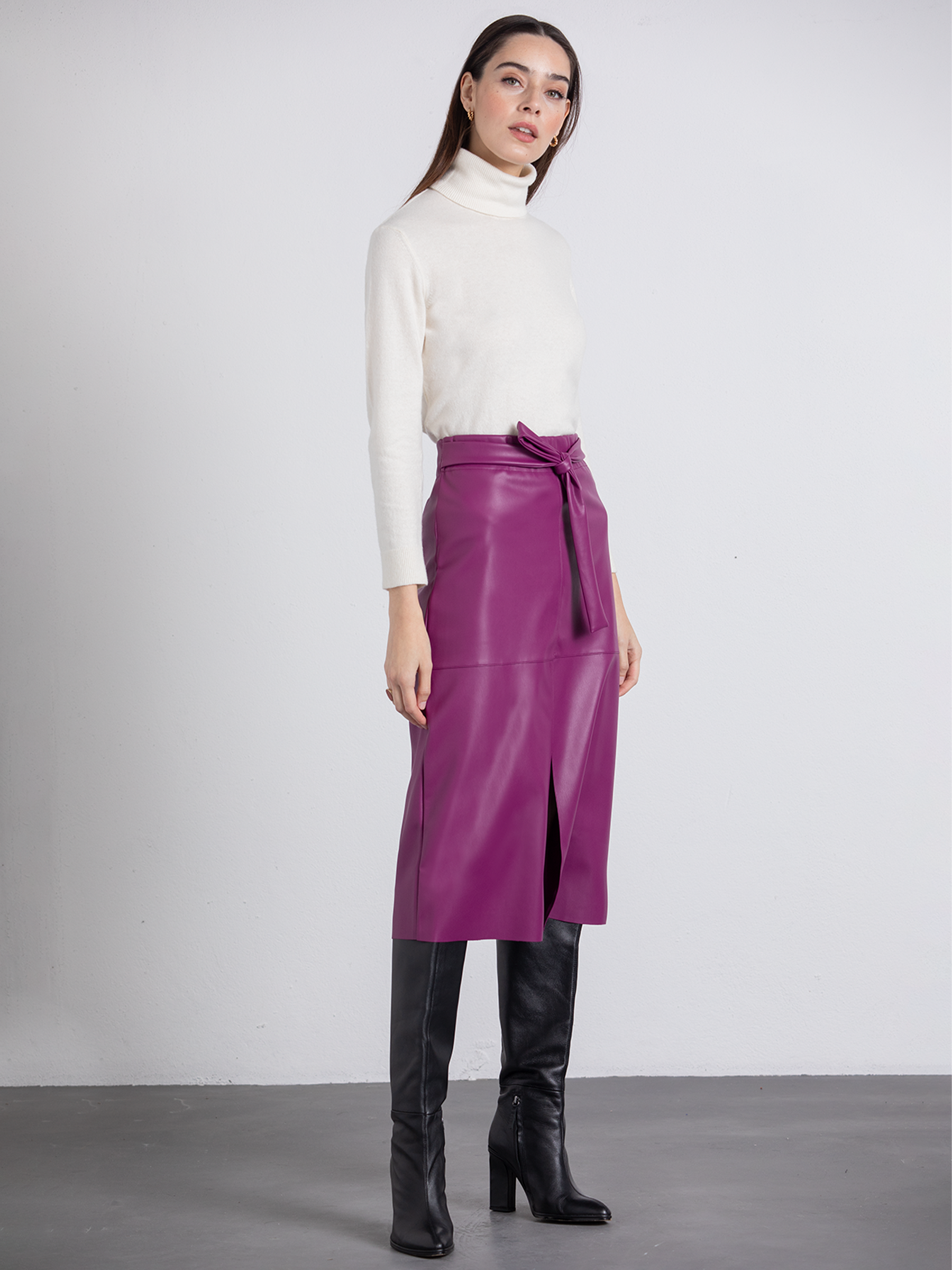 Gonna midi in ecopelle con cintura