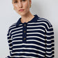 Maglione a righe con scollo a polo