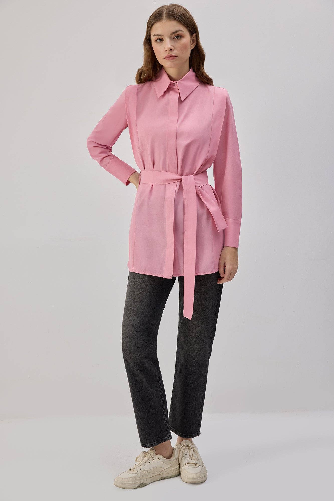 Camicia in popeline rosa con cintura