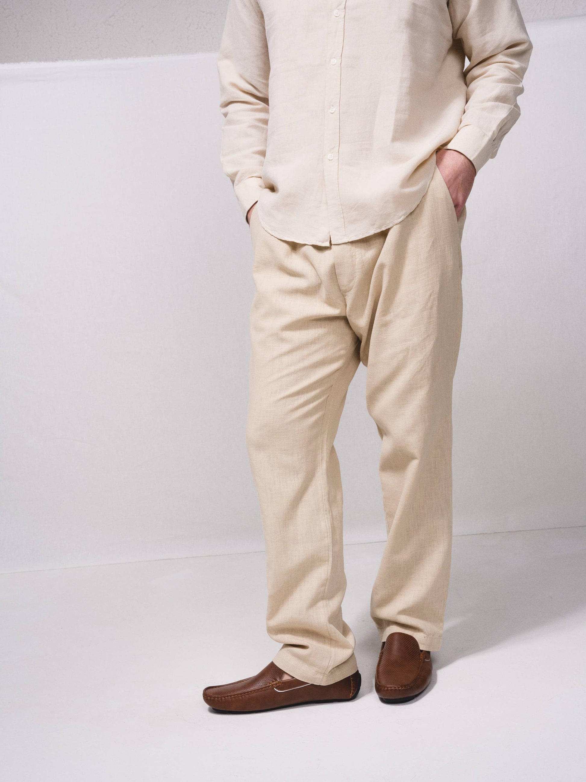 Pantaloni in lino misto cotone con vita elasticizzata