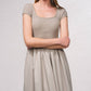 Abito midi beige con scollo quadrato e vita arricciata