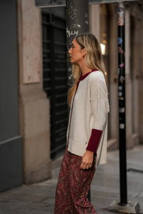 Cardigan bicolore con bottoni a contrasto