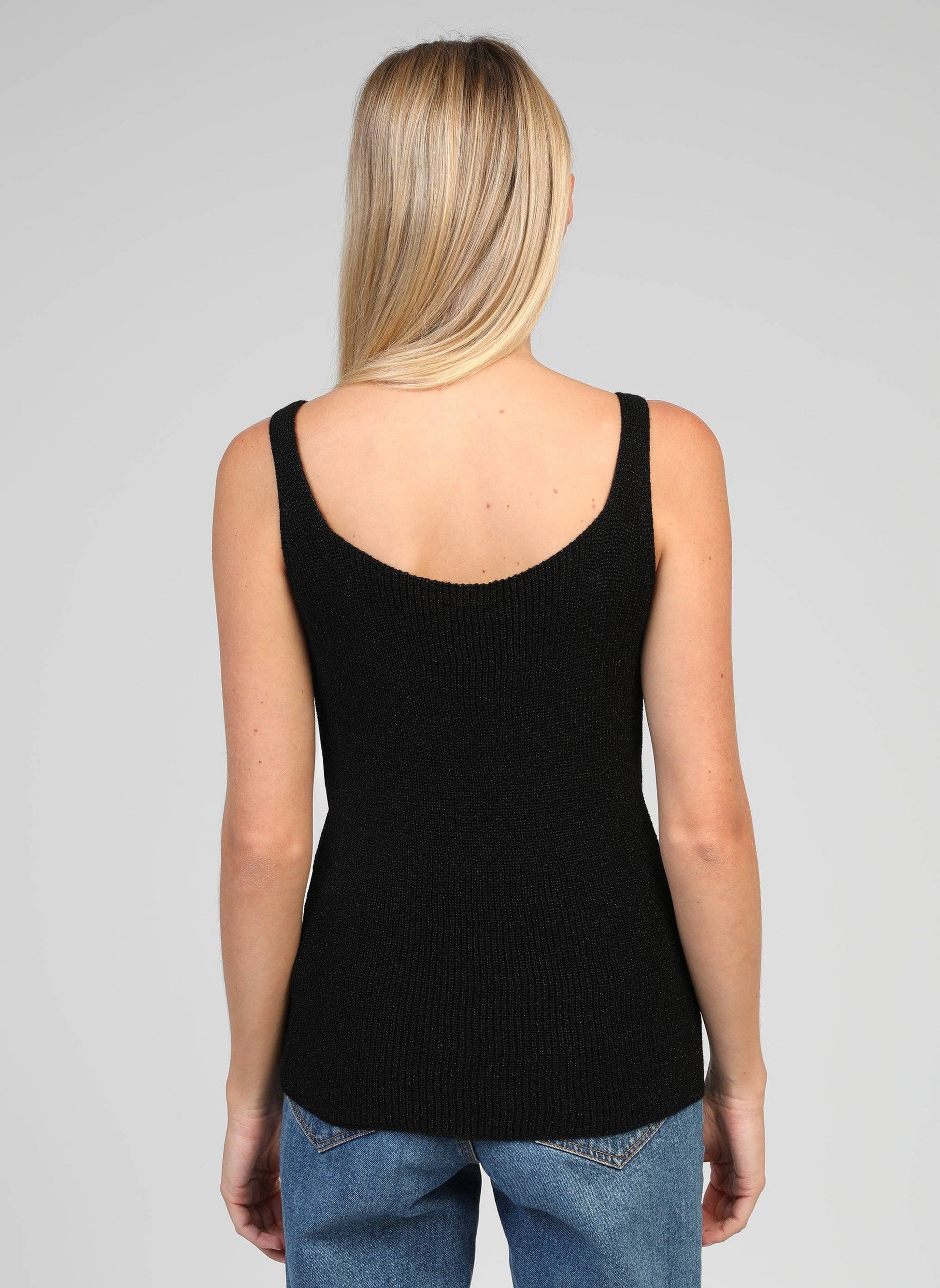 Canotta in maglia metallizzata nera con scollo quadrato