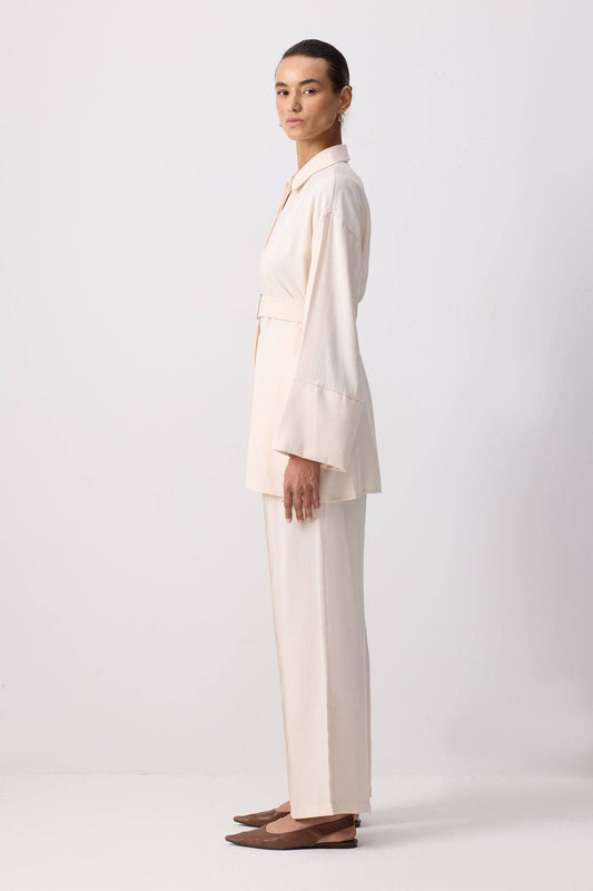Completo donna camicia testurizzata con cintura e pantaloni palazzo