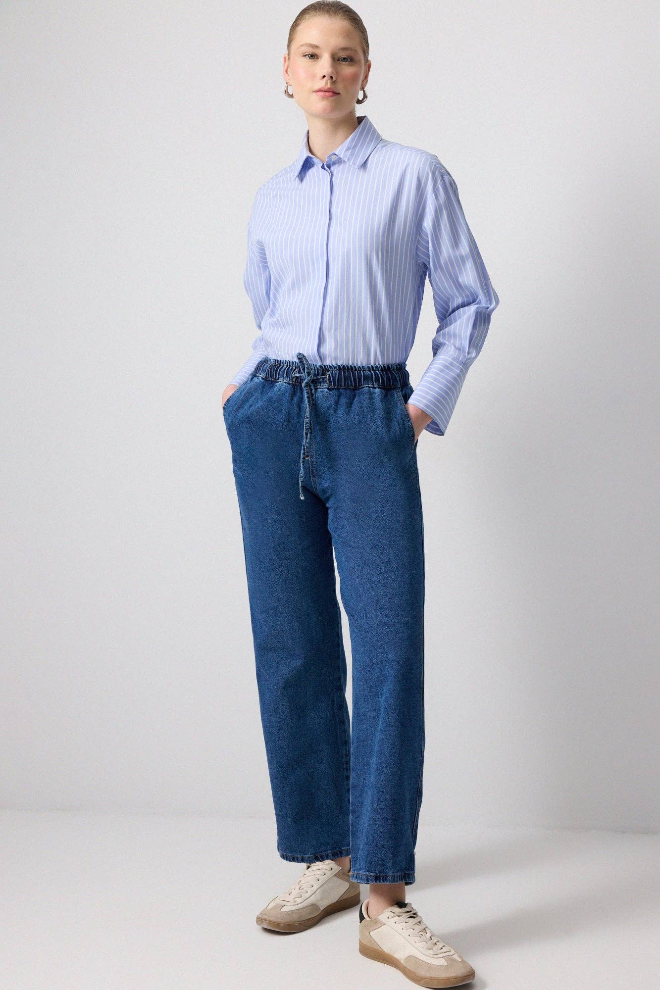 Pantaloni in denim con vita elasticizzata
