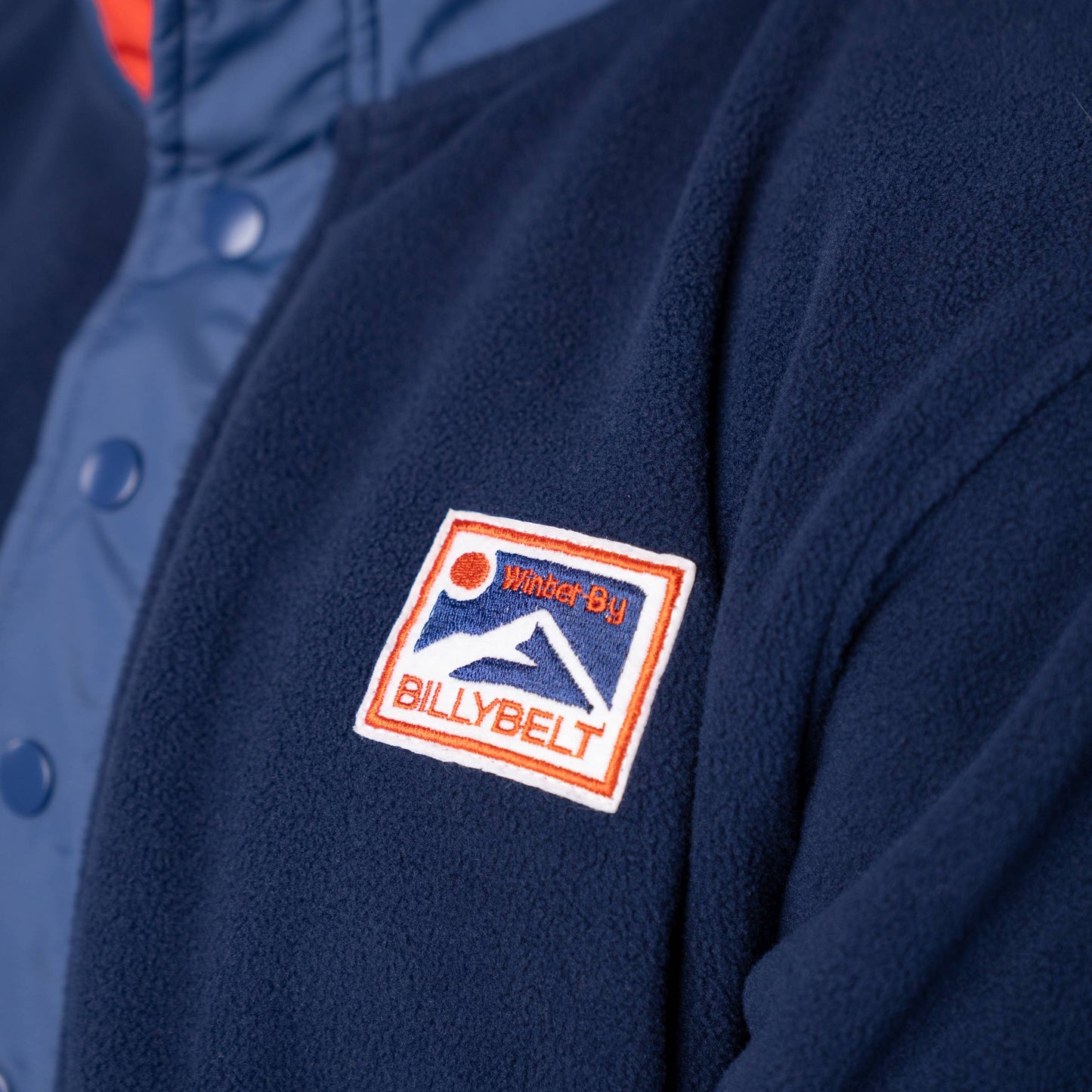 Felpa in pile blu navy con colletto a bottoni