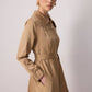 Abito lungo beige con collo zip e cintura