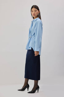 Camicia in popeline con accessori in metallo