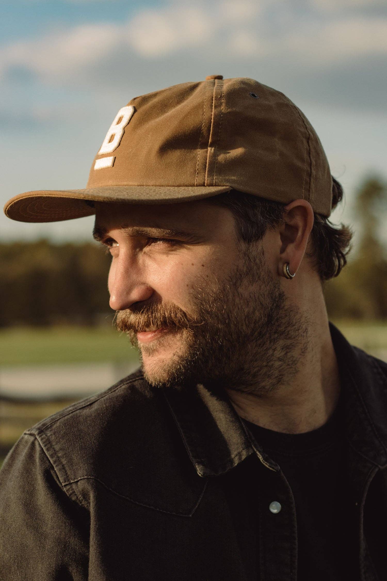 Cappellino in tela cerata con logo ricamato