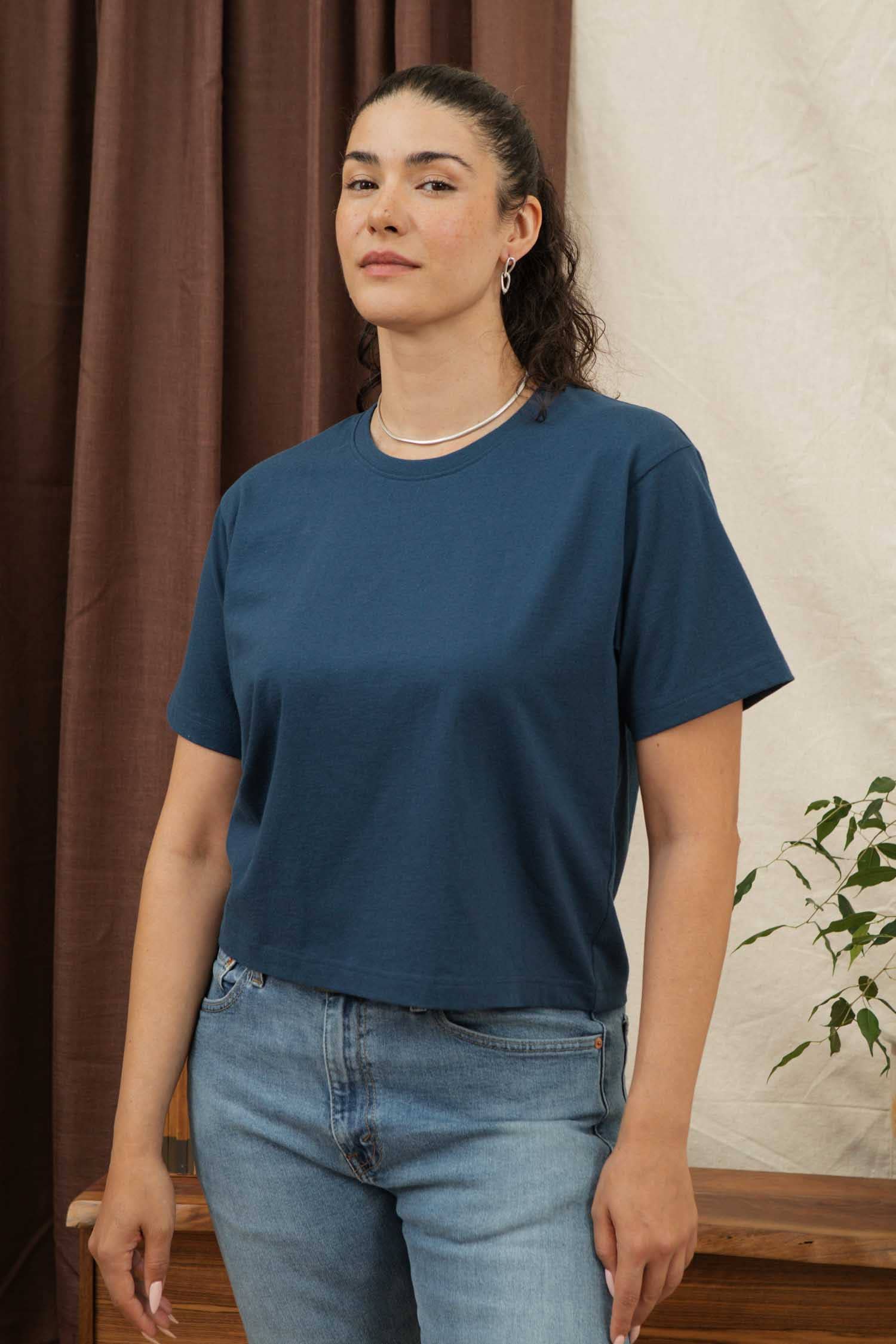 T-shirt boxy riciclata color cobalto