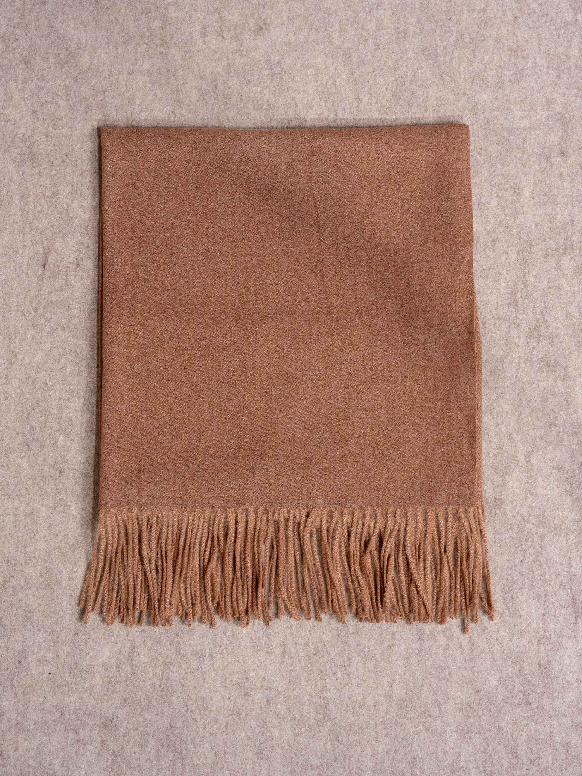 Sciarpa morbida in cashmere e viscosa con frange