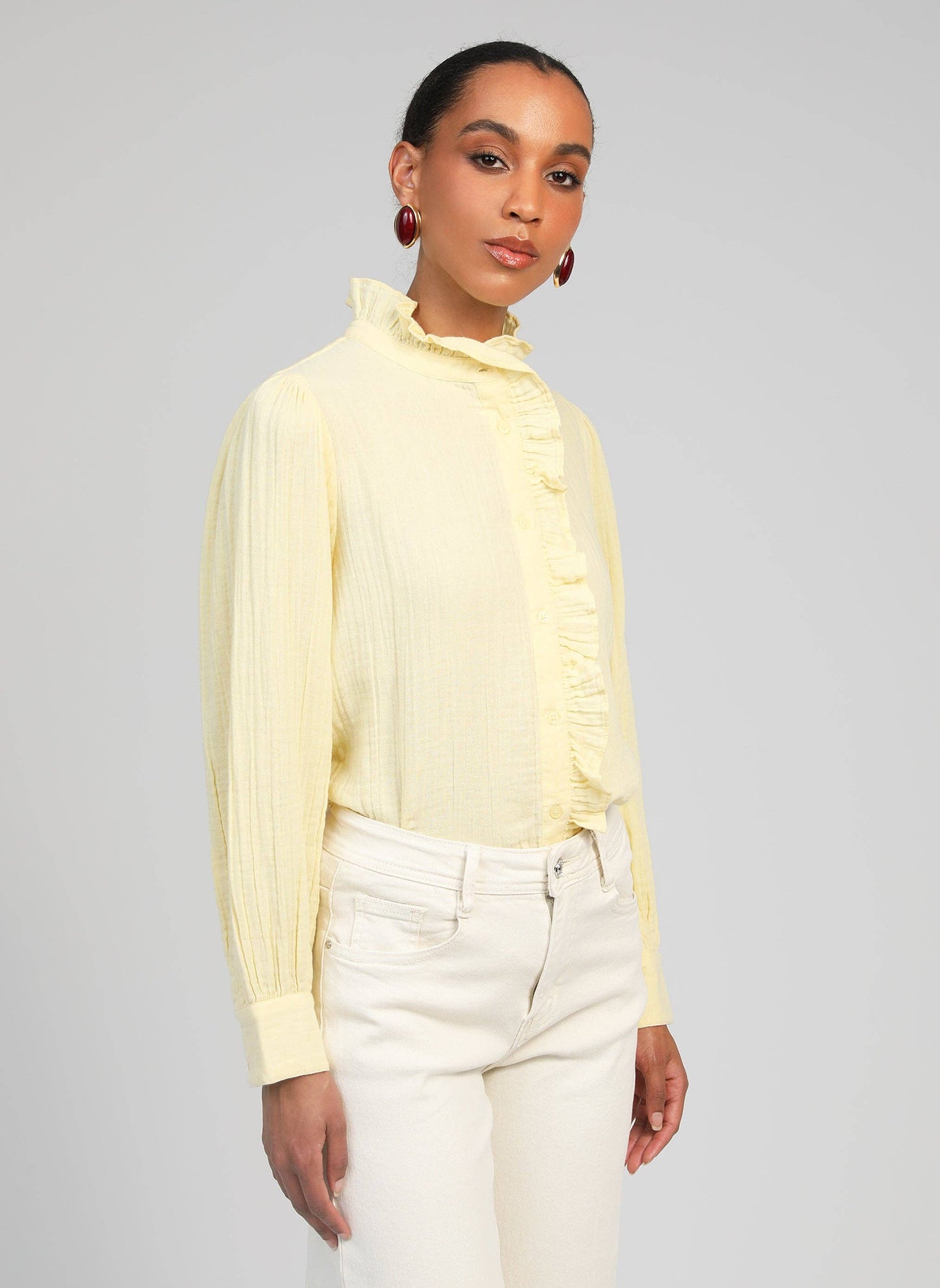 Camicia con rouches e collo alto