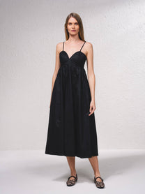 Abito midi in cotone con spalline sottili e schiena elastica
