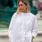 Camicia bianca con volant e collo alto