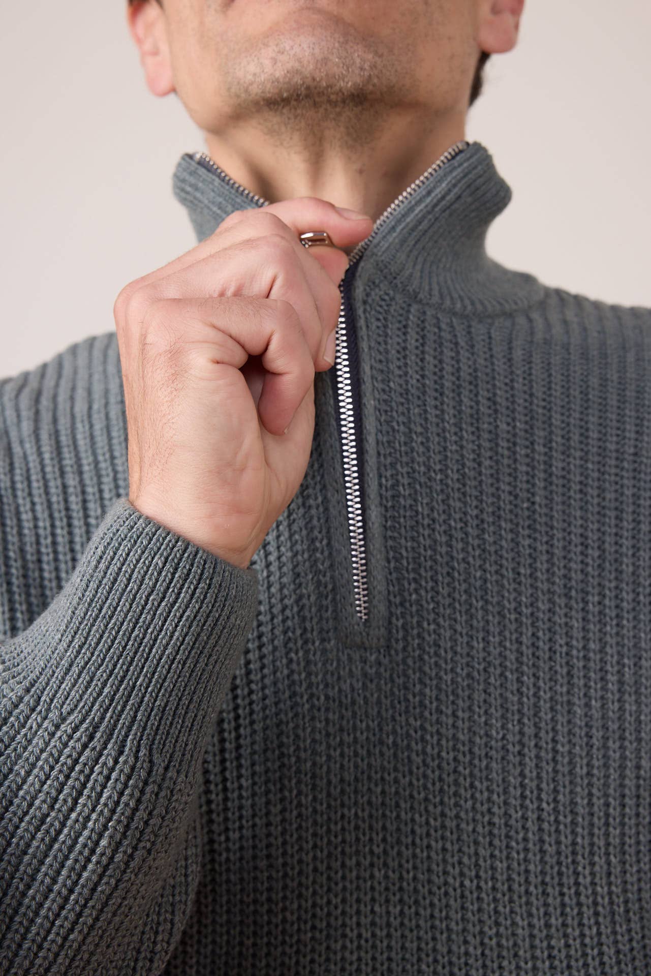 Maglione Strada verde con collo alto e zip
