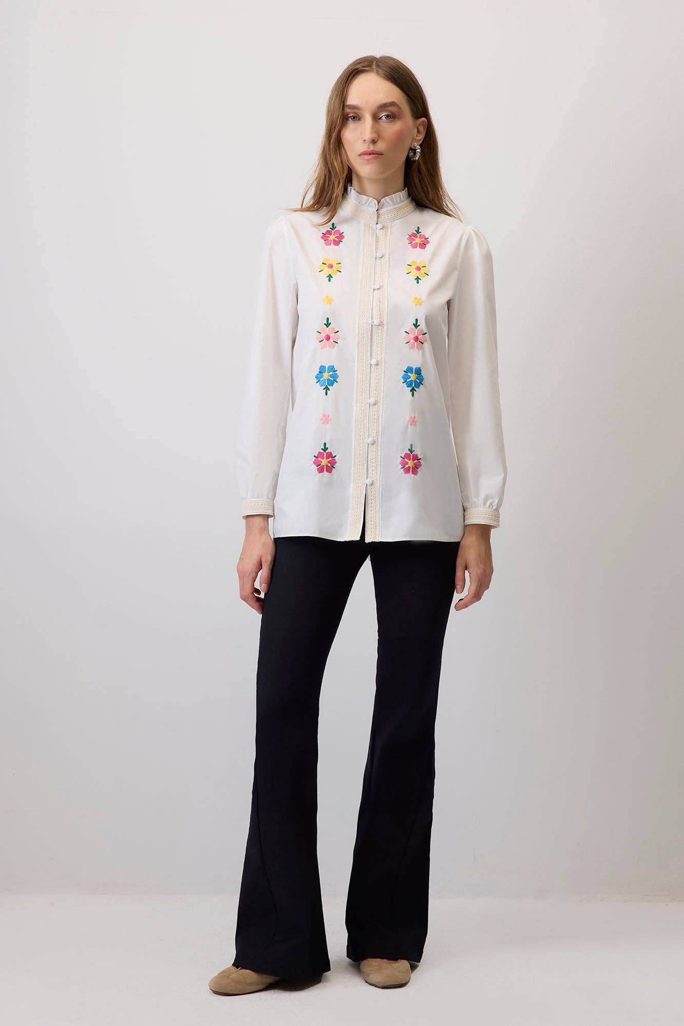 Camicia in popeline ricamata a fiori