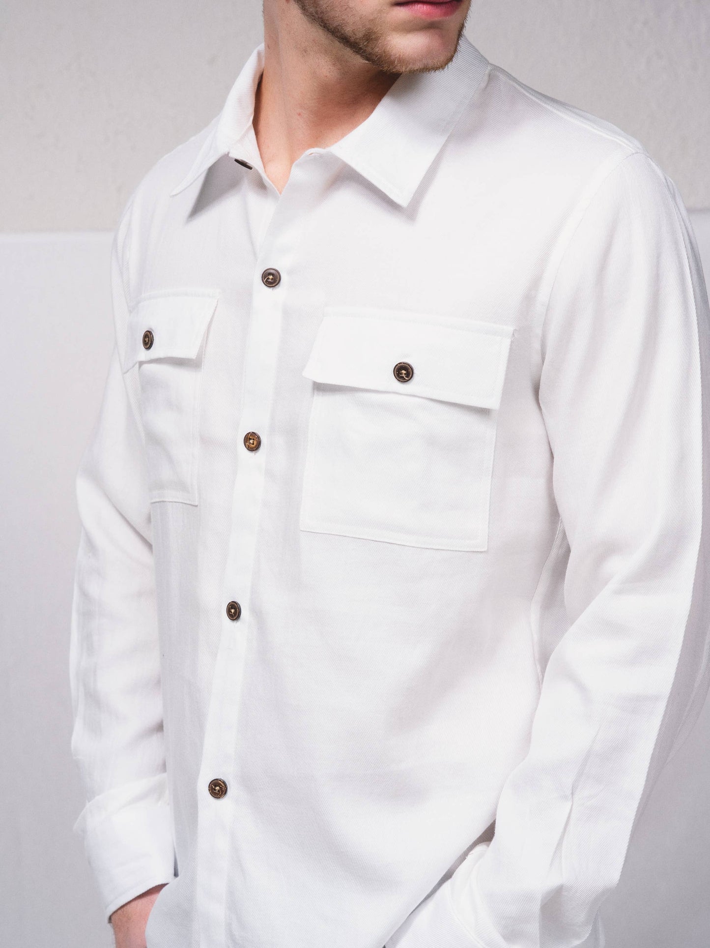 Camicia uomo in misto lino con doppie tasche