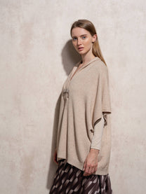 Cappa in maglia con fibbia decorativa
