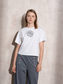 T-shirt bianca con applicazione lucida