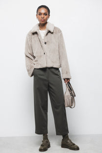 Pantaloni slim essenziali con tasche laterali