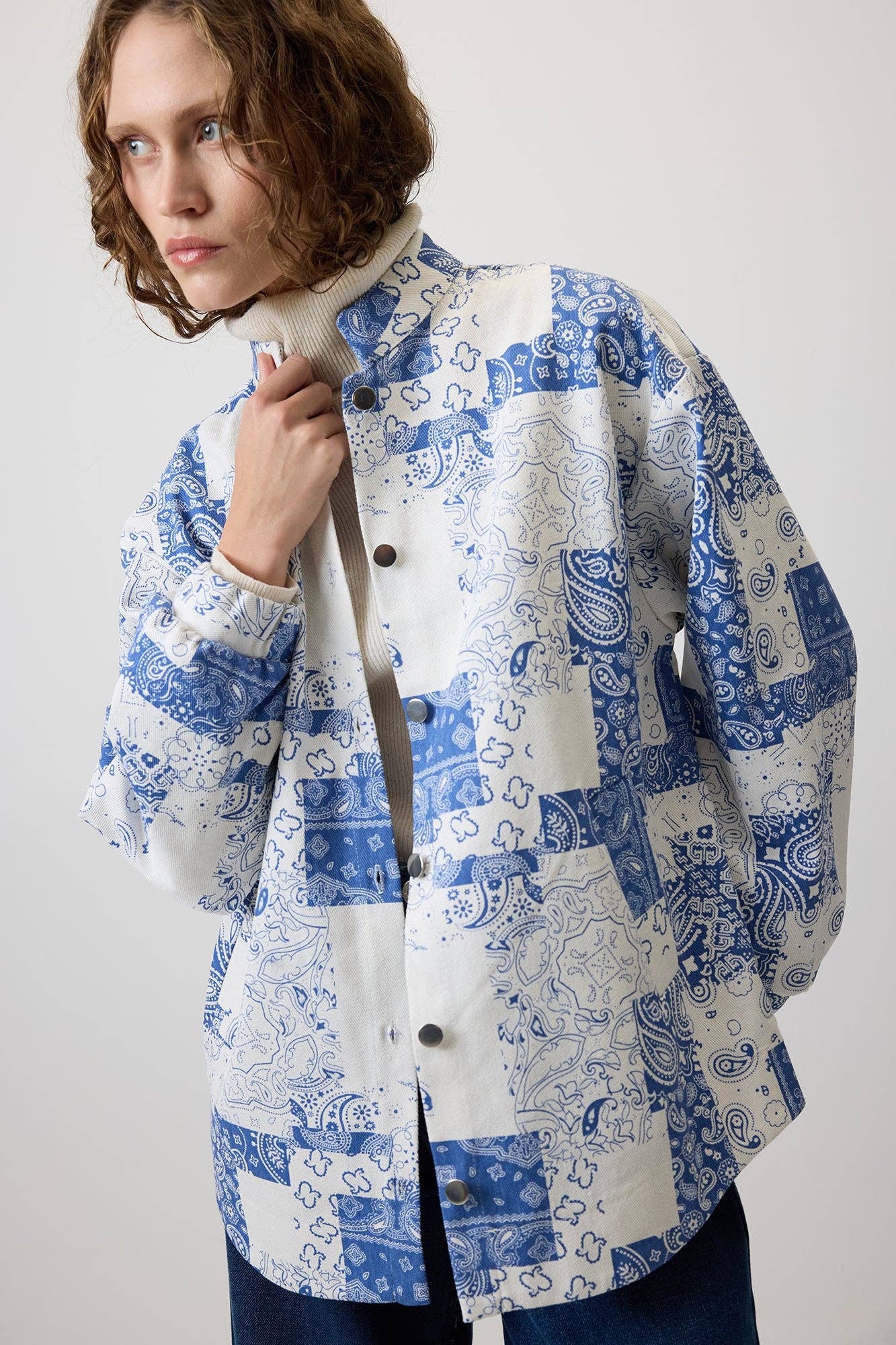 Giacca bomber oversize con stampa paisley