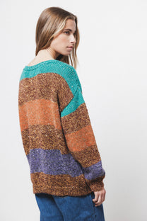 Maglione a righe in maglia con scollo a barca