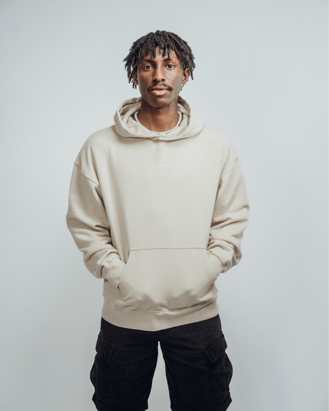 Felpa oversize con cappuccio No Bad Days Club beige