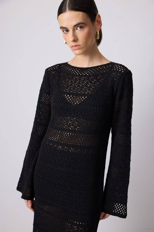 Abito lungo boho in maglia crochet con maniche svasate