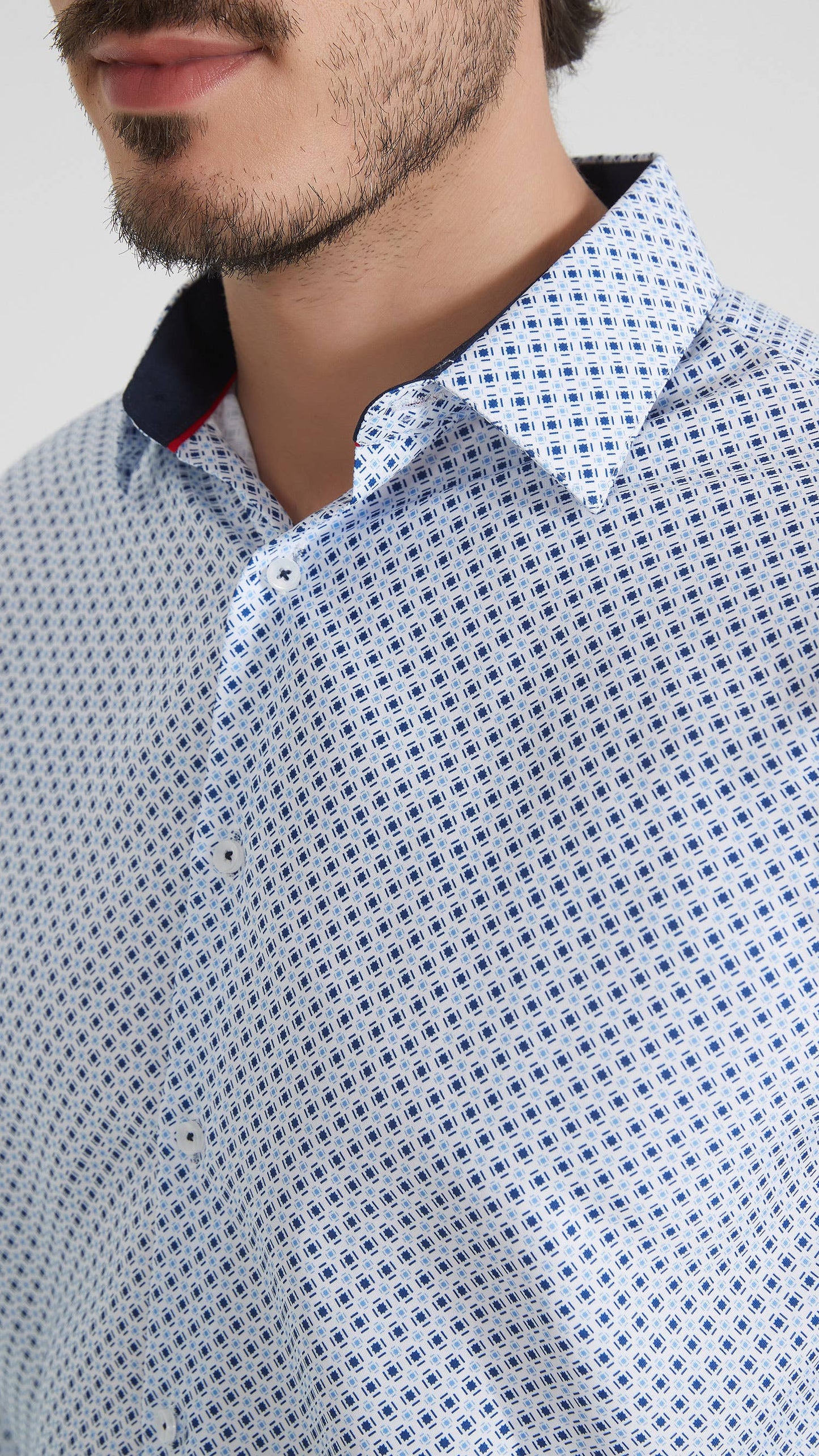 Camicia bianca a fantasia comfort fit
