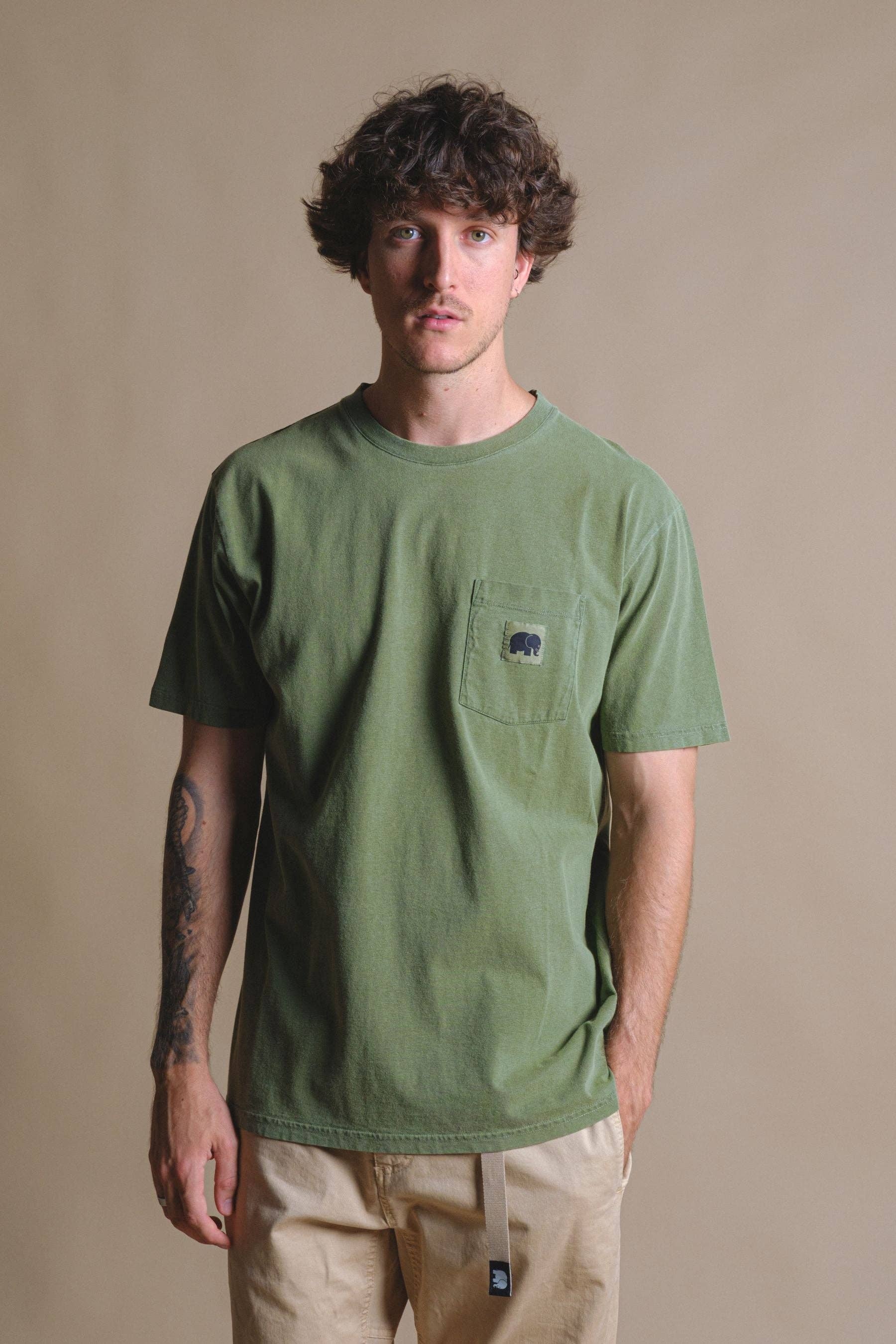 T-shirt uomo pigmentata in cotone biologico verde quercia