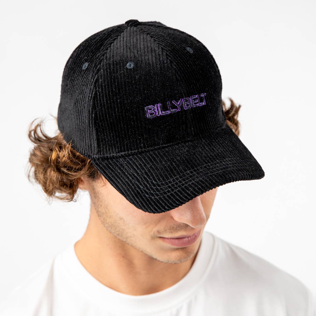 Cappellino in velluto nero con logo ricamato