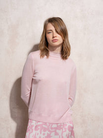 Maglione in maglia con collo alto e volant