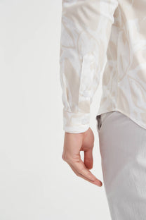 Camicia slim elasticizzata con stampa tono su tono