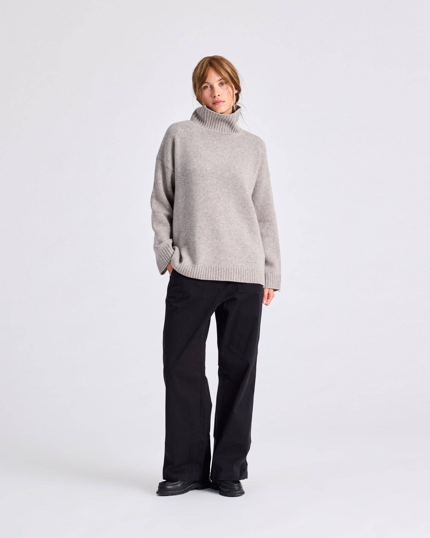 Maglione Mandie in lana d’agnello a collo alto grigio pietra