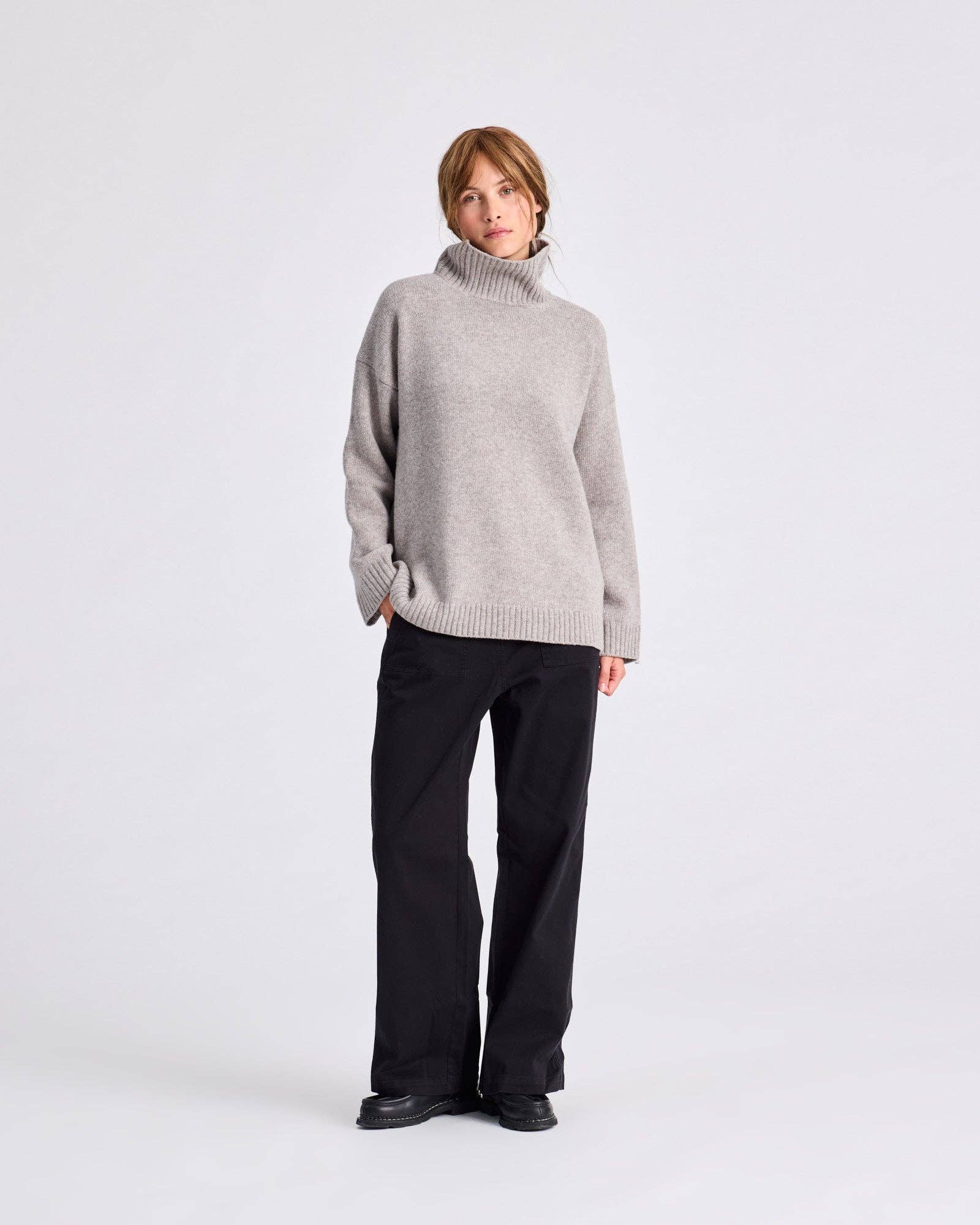 Maglione Mandie in lana d’agnello a collo alto grigio pietra