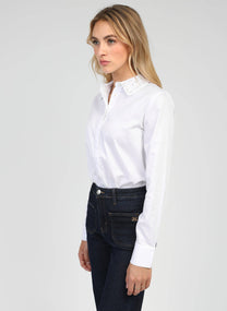 Camicia bianca con colletto ricamato di perline