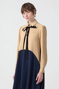 Abito in crêpe color block con fiocco