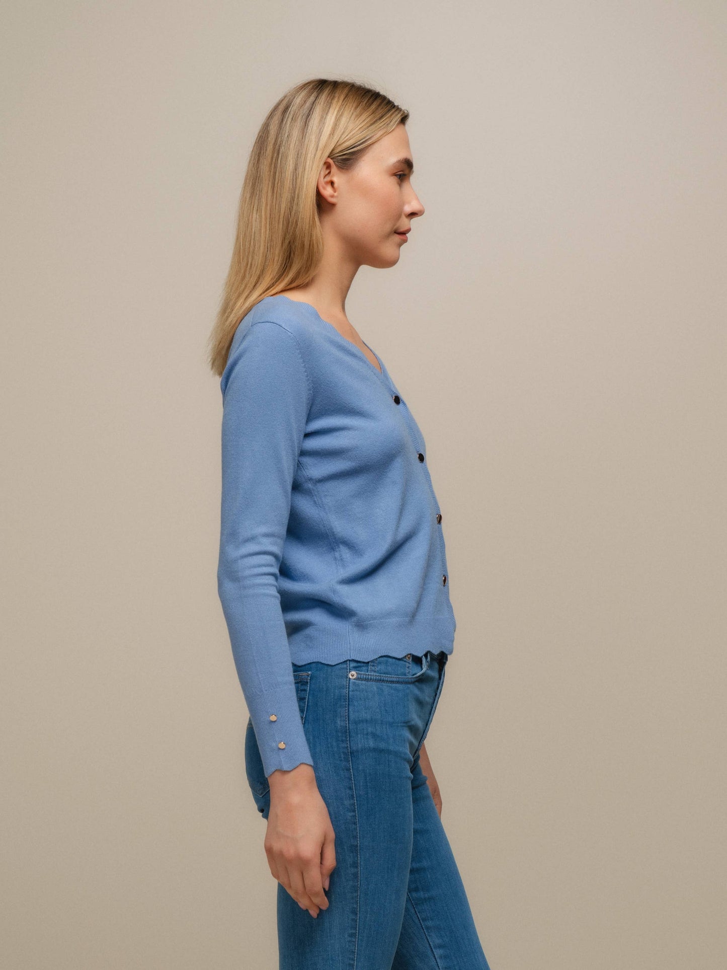 Cardigan in maglia con scollo a V smerlato