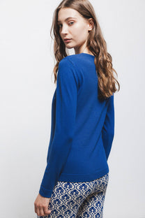 Maglione in maglia rasata blu con girocollo
