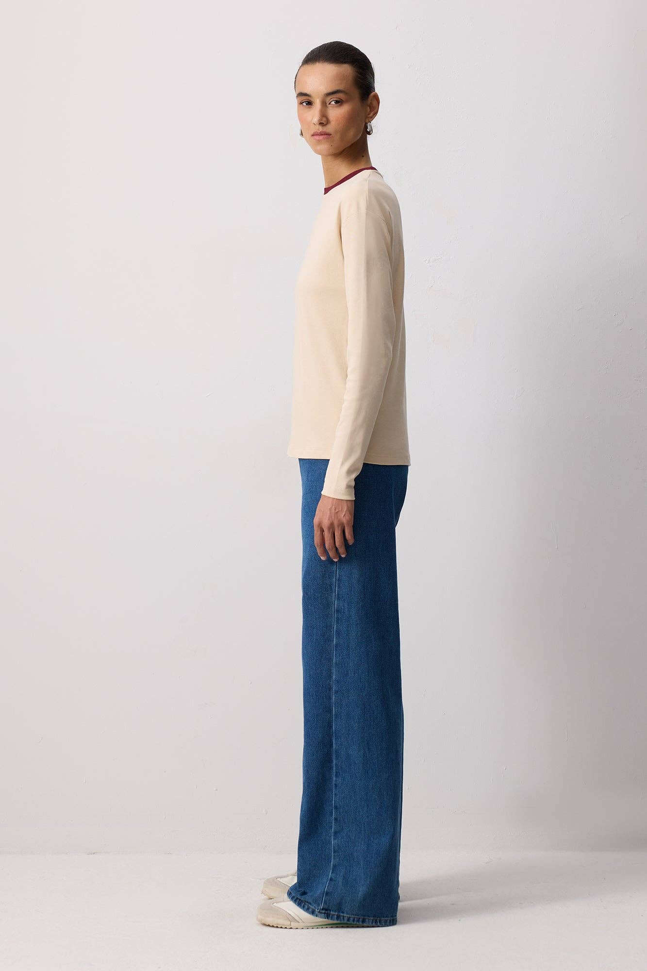 T-shirt in cotone a maniche lunghe con colletto a costine