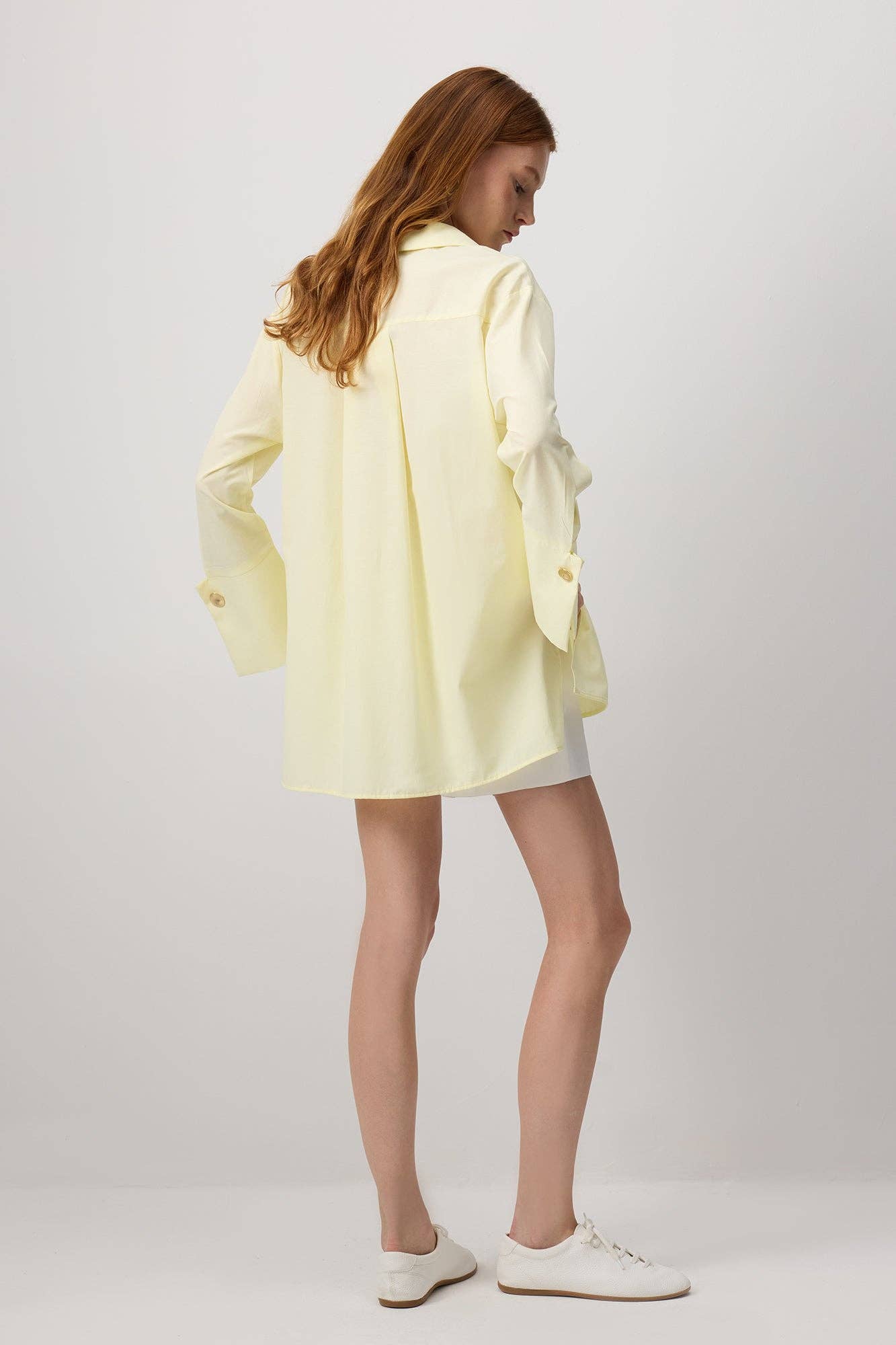 Camicia in popeline con polsini ampi