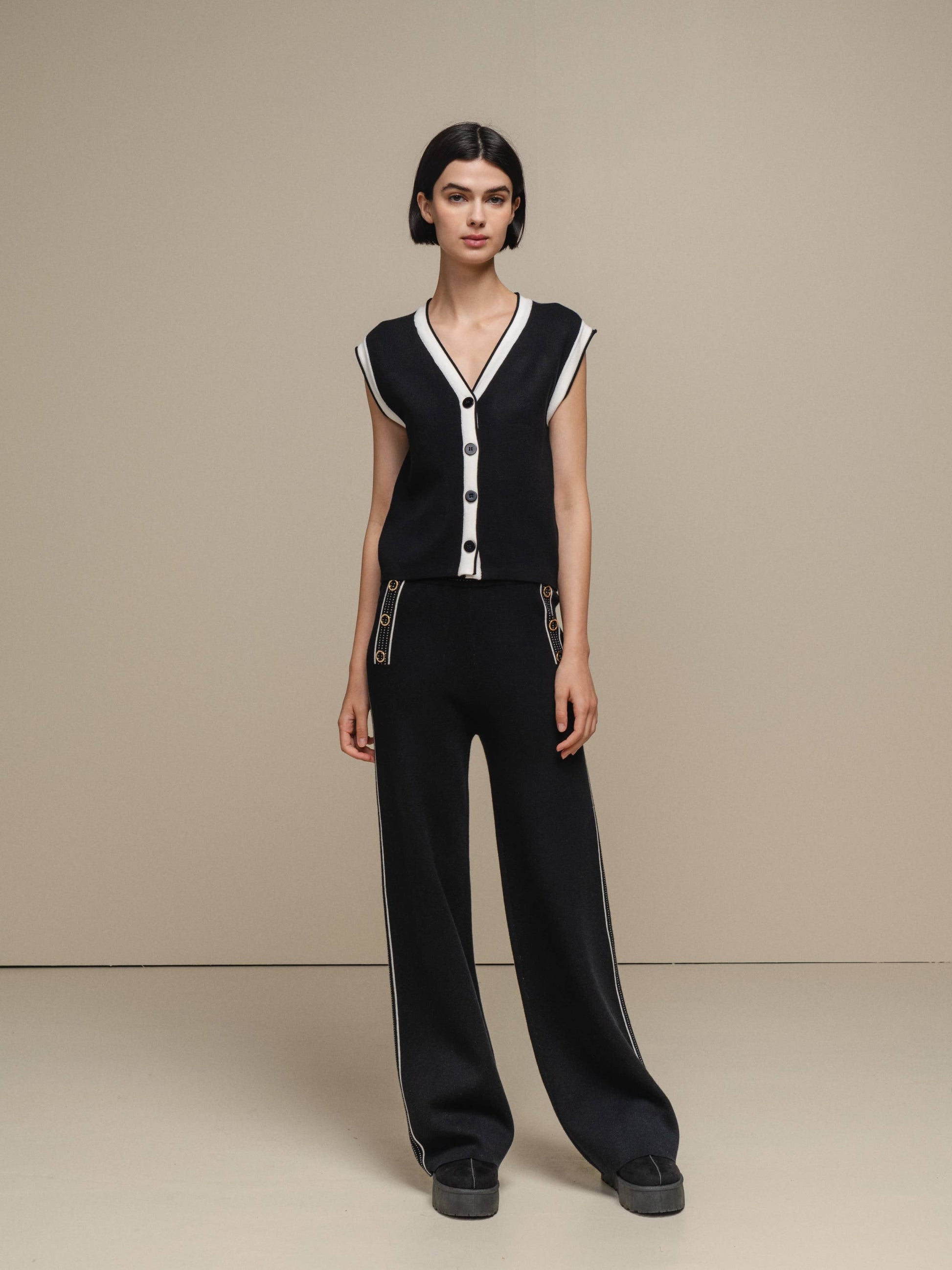 Gilet cardigan in maglia con bordi a contrasto