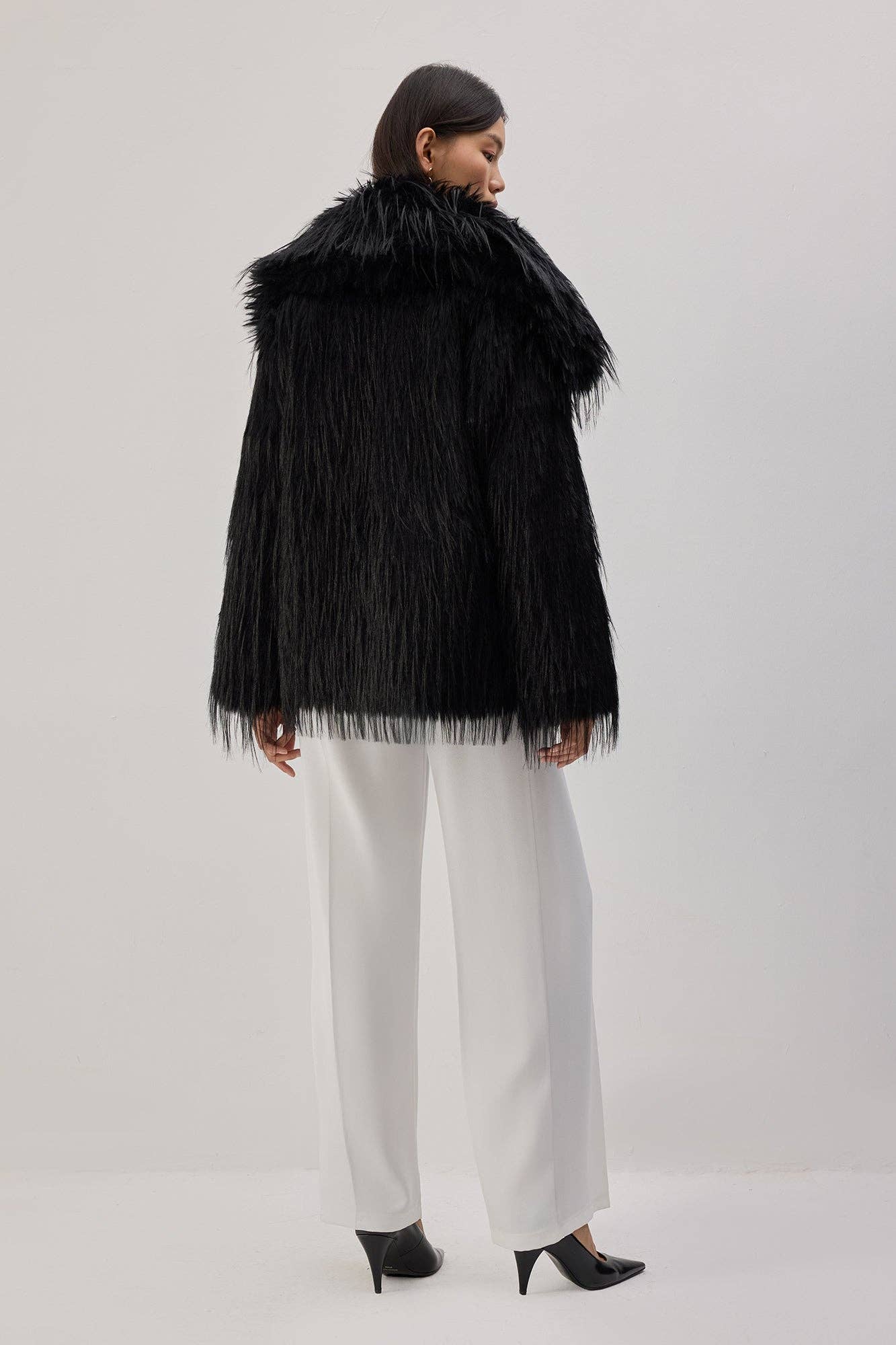 Cappotto corto in pelliccia sintetica