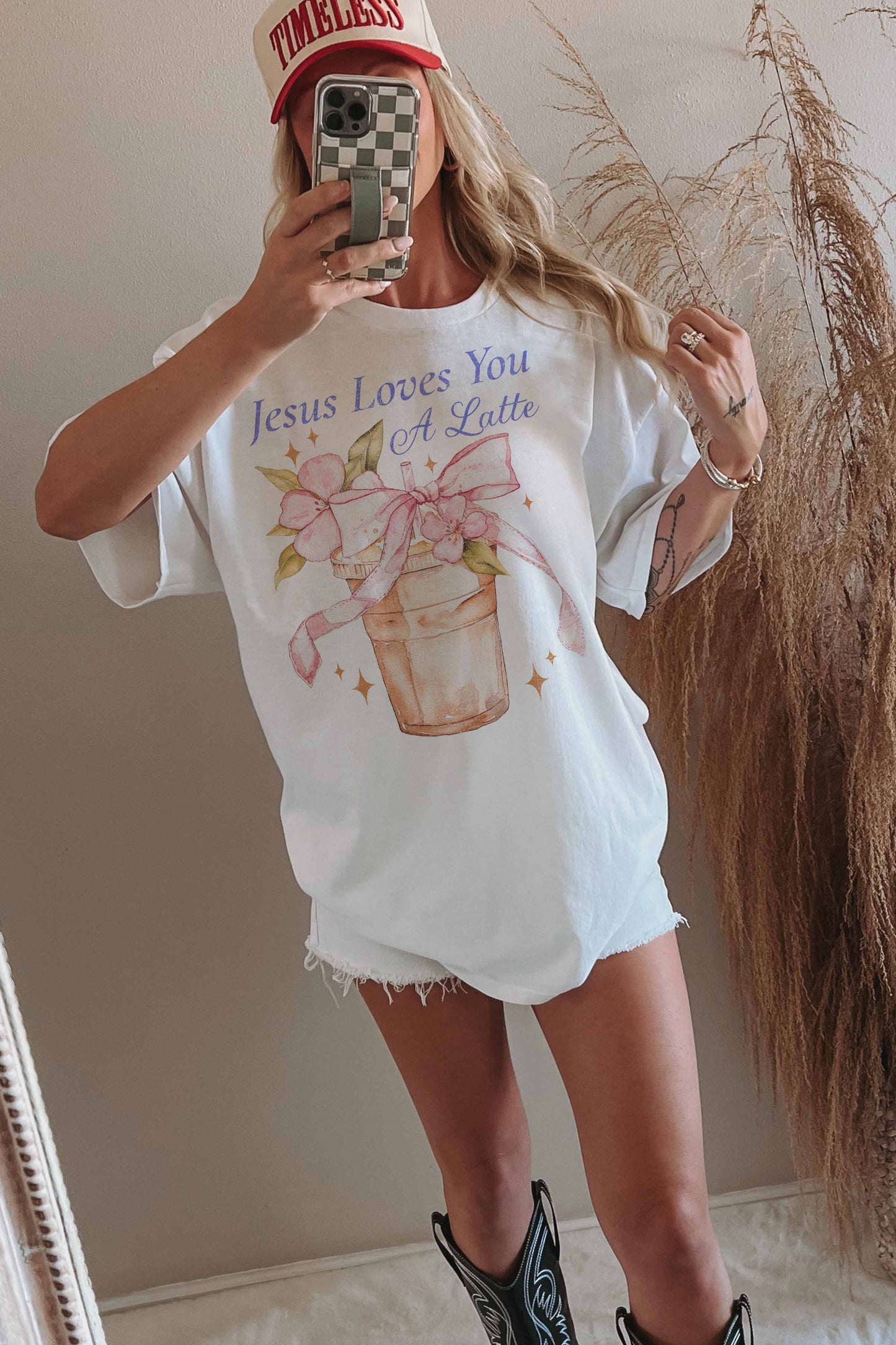 T-shirt oversize grafica “Jesus Loves You A Latte” in cotone