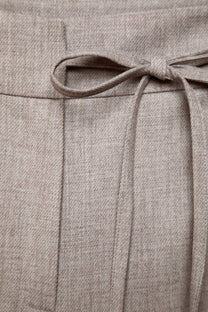 Pantaloni dritti con laccio in vita