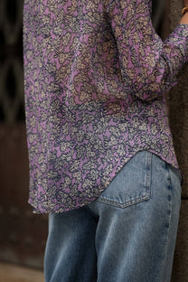 Blusa floreale lilla con fiocco