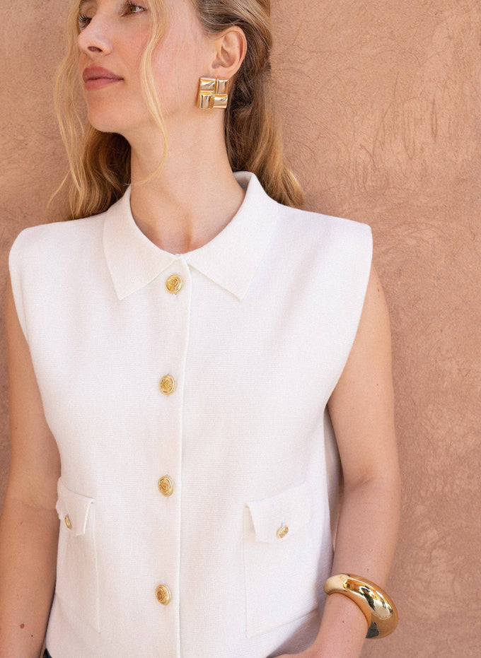 Cardigan smanicato bianco in maglia con bottoni