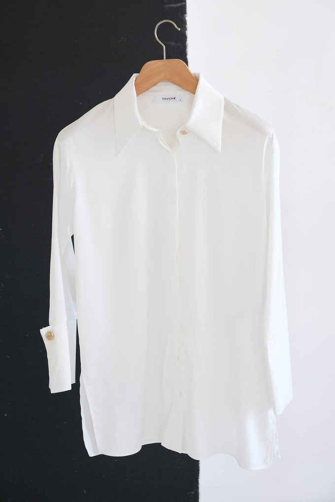 Camicia classica bianca in raso con polsini larghi