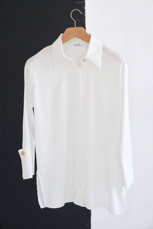 Camicia classica bianca in raso con polsini larghi