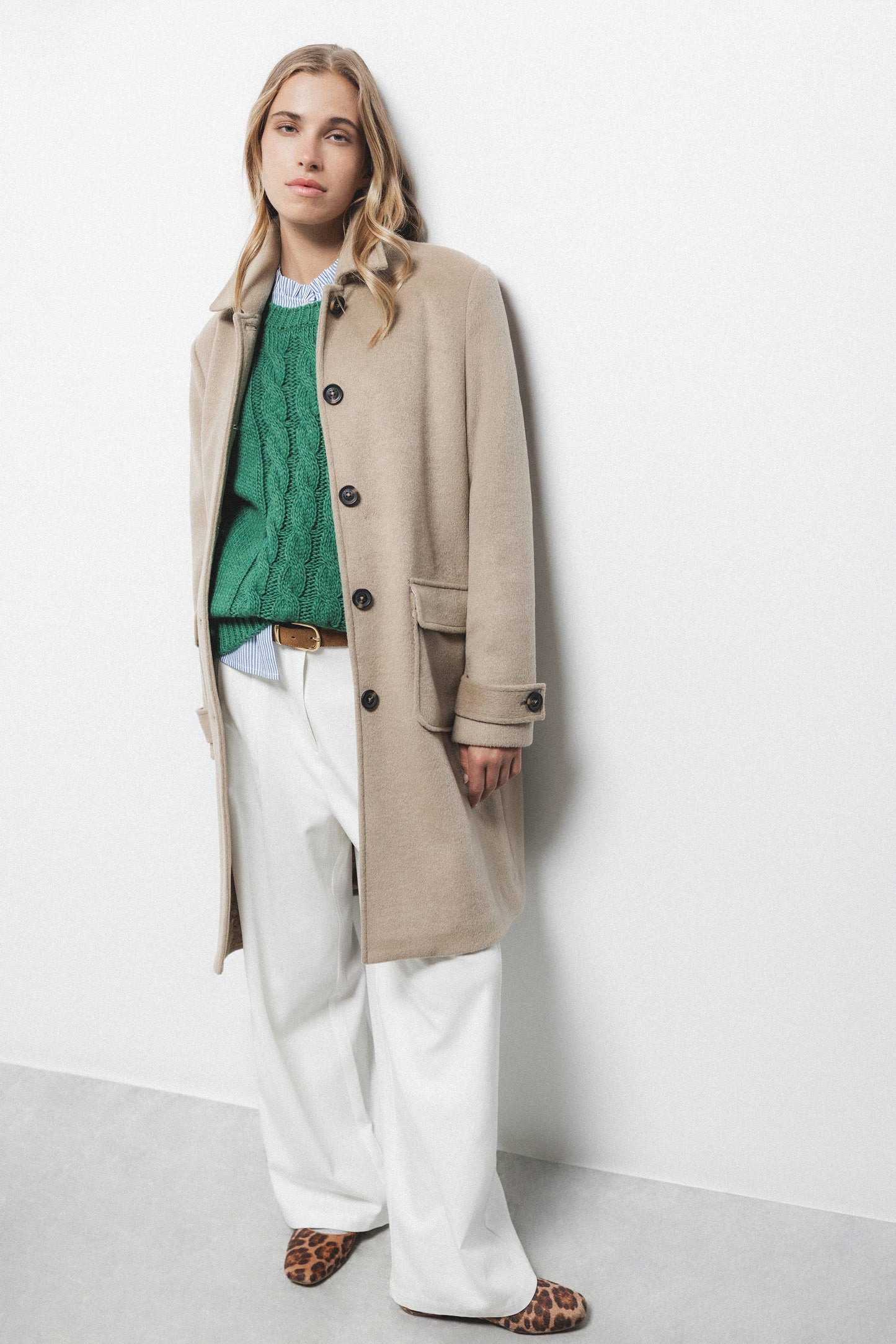 Cappotto lungo minimal con colletto classico